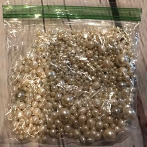 Jewelry: white pearls